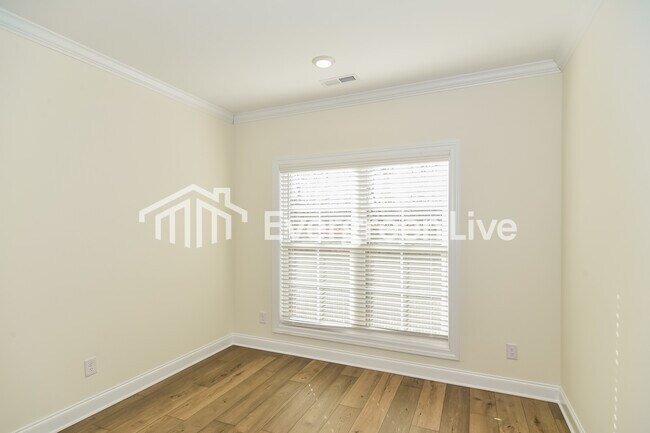 Photo - 235 Greenwood Dr