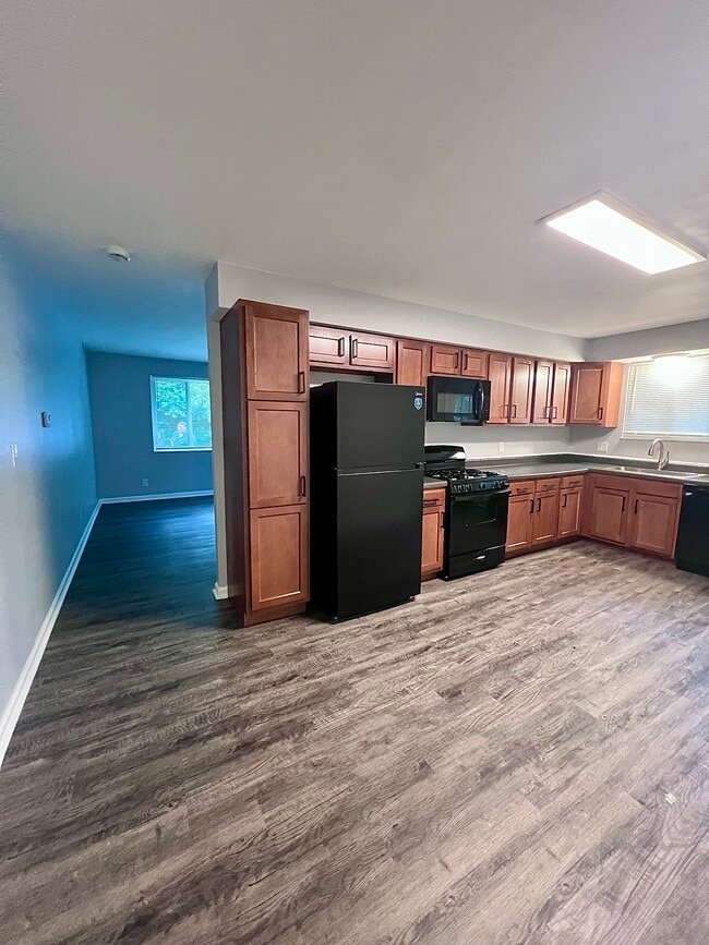 Photo - 153 Hanstein Pl