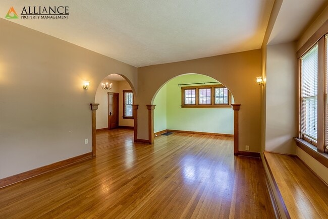 Photo - $300 off 1st Month's Rent!! Gorgeous Home!!