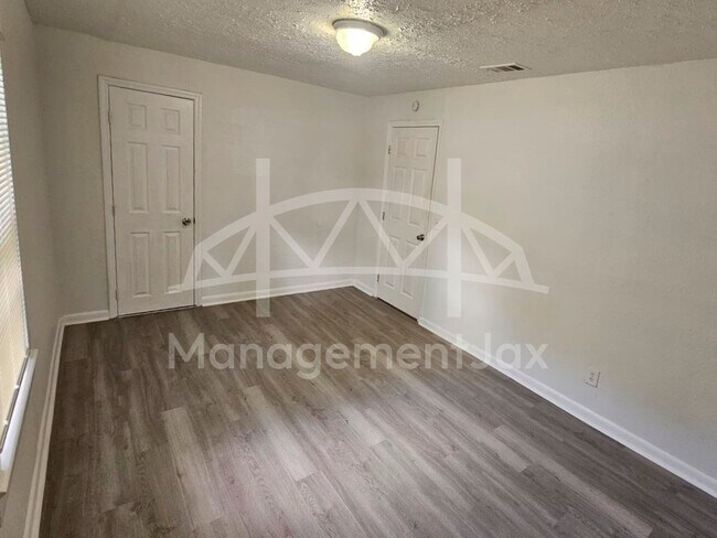 Photo - 2210 Pullman Ave