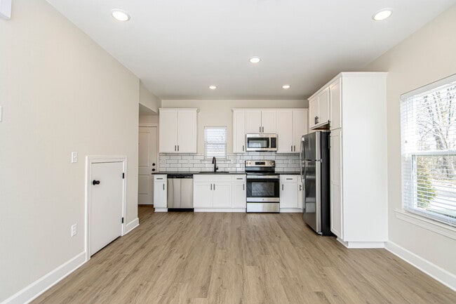 Photo - 1201 W 4th St