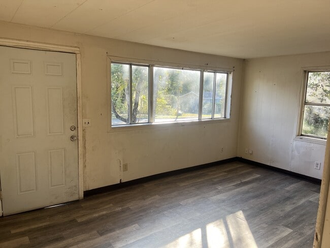 Photo - 505 W Hubbard Ave