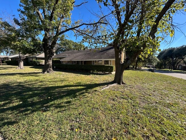 Photo - 950 Magnolia Ln