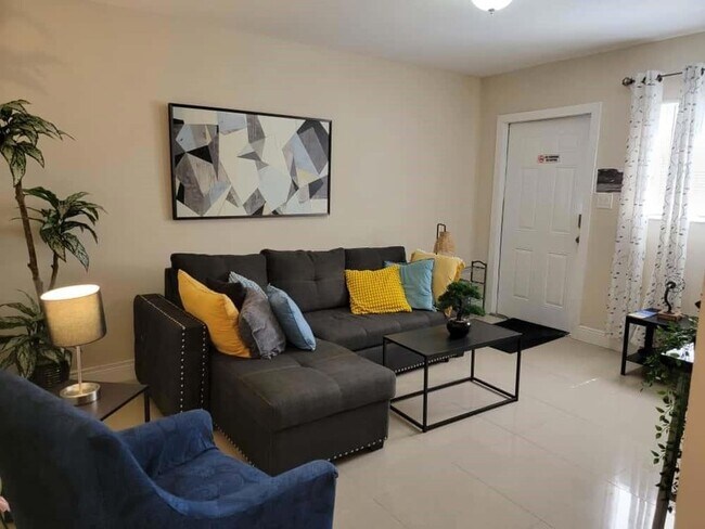 Photo - 441 NW 7th Terrace Unidad 2