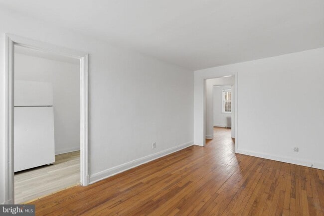 Building Photo - 5626 Midwood Ave