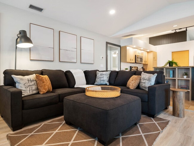 Photo - 6 Clinton Ct N Unidad ID1261622P