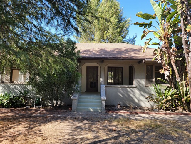 Front Entrance - 13125 Chandler Blvd House