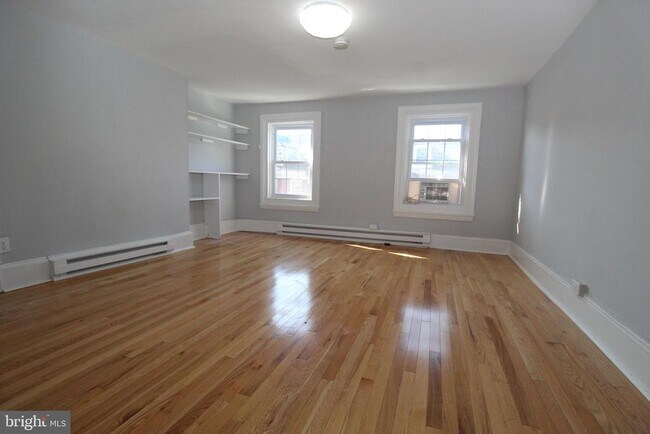 Building Photo - 1017 Pine St Rental