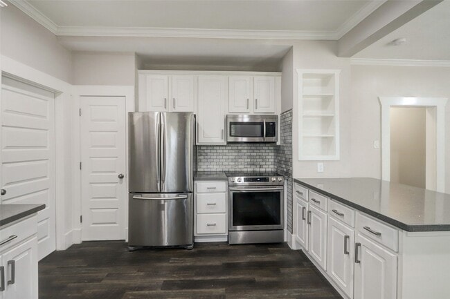 Photo - 2333 Lidstone St