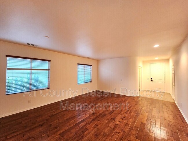 Photo - 49568 Minelli St