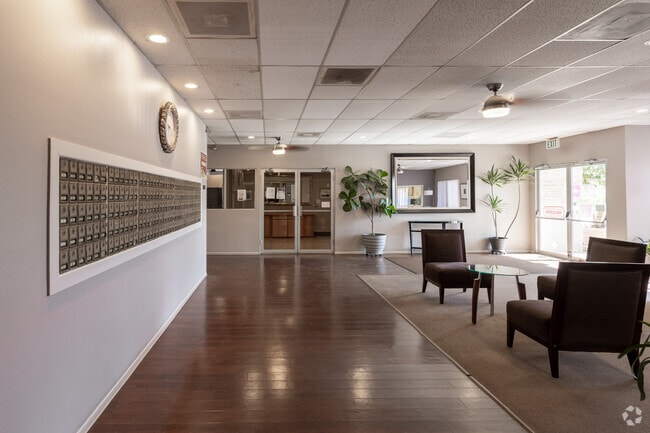 Clubhouse - Country Hills Apartments