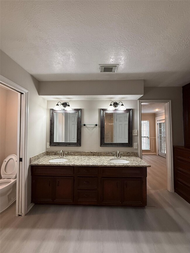 1042 Cascade Creek Dr