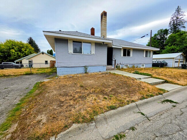 Photo - 310 Flower St