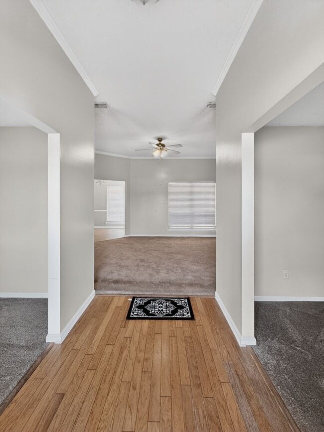 Photo - RATE DROP ALERT (was $2200/month) and MOVE-IN SPECIAL: 1st FULL MONTH'S RENT FREE*