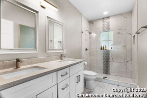 Photo - 810 Dakota St