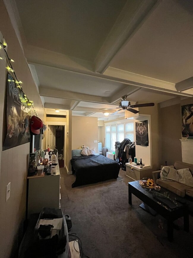 Photo - 1 Manning Blvd Unit 1 Manning Right