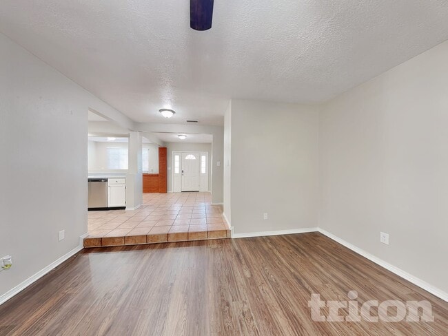 Photo - 311 Limestone Ct NE