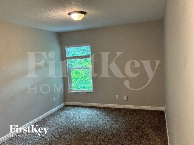 Photo - 526 SW Dahled Ave