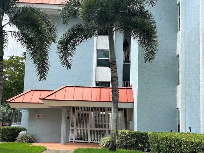 Building Photo - 605 S Pine Island Rd Unit 304A