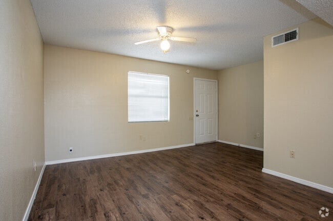 2BR, 1BA - 810SF - Western Yarbrough Apartments