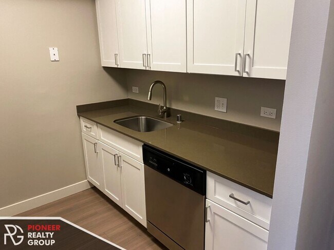Photo - 2555 N Clark St Unit 207