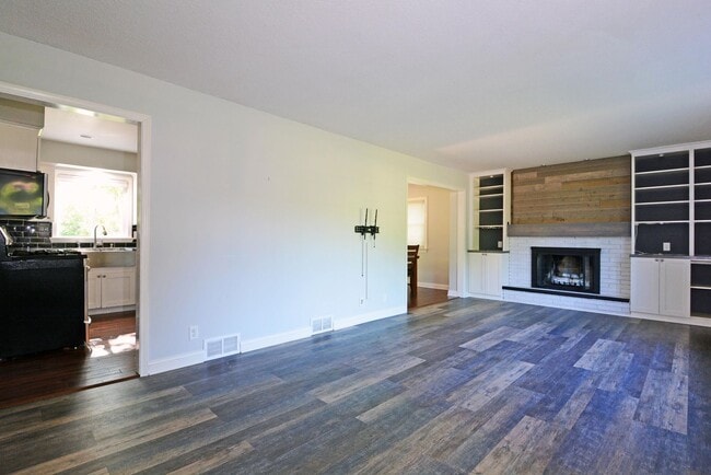 Photo - Beautiful 3-Bed 3-Bath Home in Golden Valley - Available 6/1!