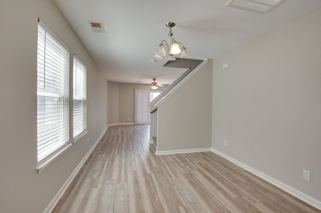 Photo - 128 Farmington Dr