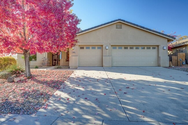 Building Photo - 3 Bedroom, 2 Bath Home in Prescott!