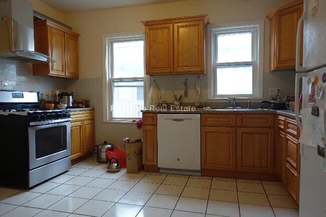 Building Photo - 9 Mulford St Rental