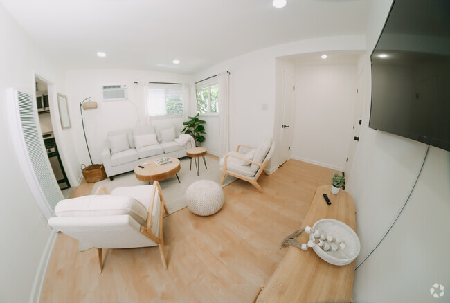 Building Photo - 11627 Mayfield Ave Unit 4 Rental