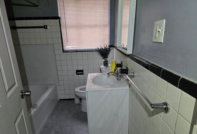 Photo - 14338 Lauder St