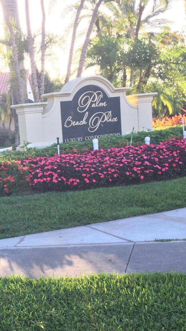 Building Photo - 1581 Windorah Way Unit A