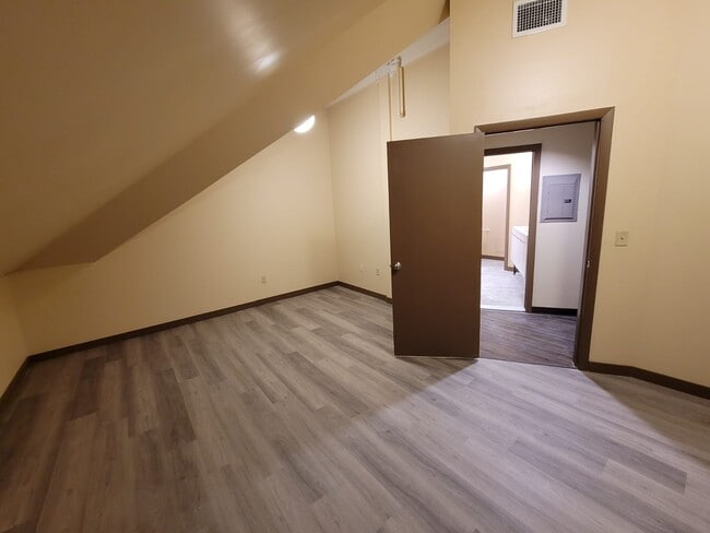 Photo - Court House Square