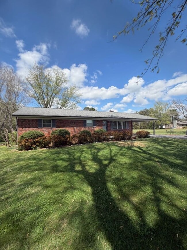 Photo - Maryville 37801 - Newly Remodeled 2 bedroom 2 full bath rancher with carport - Contact Debra John...