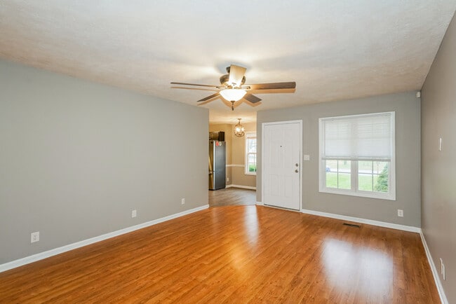 Photo - 451 Cranklen Cir