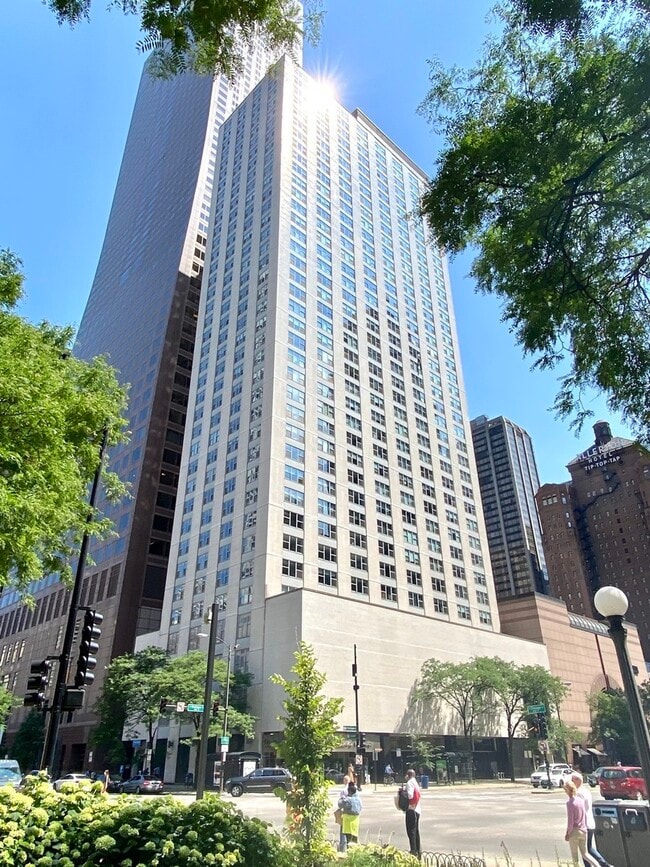 Building Photo - 777 N Michigan Ave Unit 2106