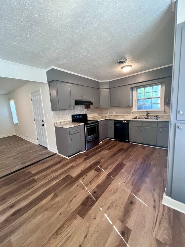 Photo - 139 King St