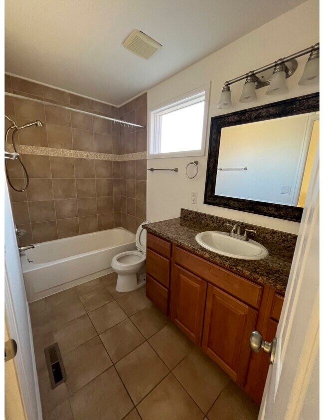 Photo - 1542 MacArthur Dr