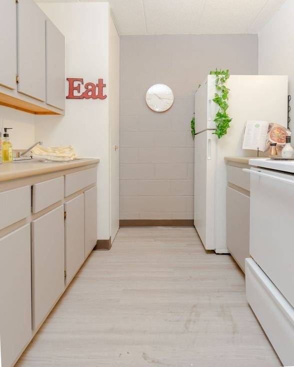 Ashland Manor Kitchen - Ashland Manor 55+