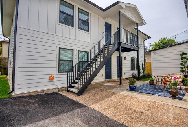 Photo - 2212 Rosewood St Apartment
