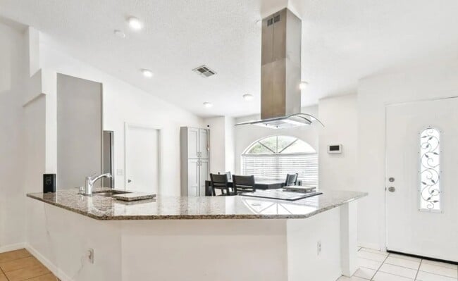 Photo - 794 Barclay Terrace