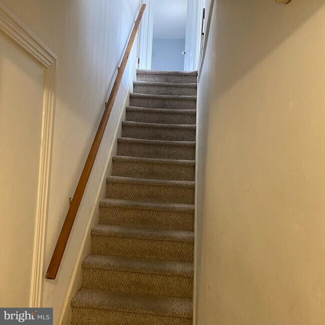 Building Photo - 328 S Broadway