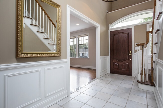 Photo - 423 English Pl