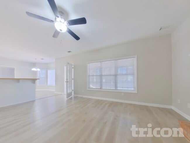 Photo - 890 Georgian Hills Dr