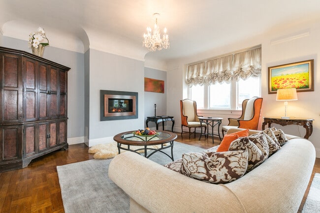 Photo - 2261 Union St