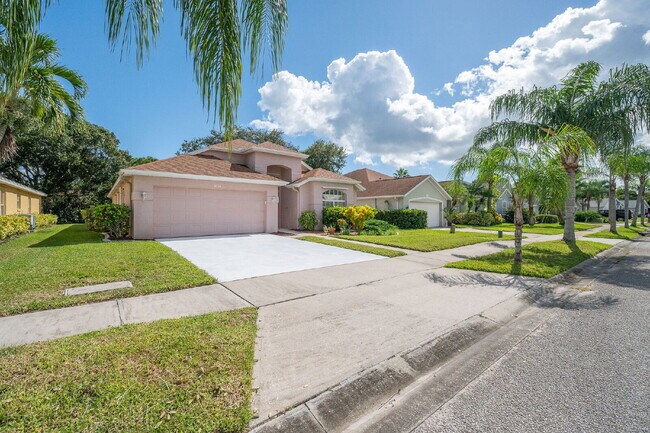 Photo - Spacious 3/2 with tranquil setting is wait...