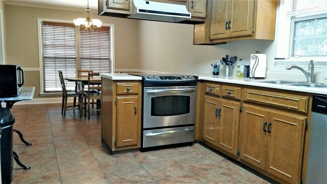 Photo - 512 Whistlestop Cir