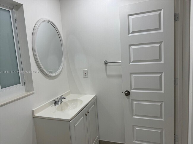 Photo - 732 SW 6th St Unidad 732