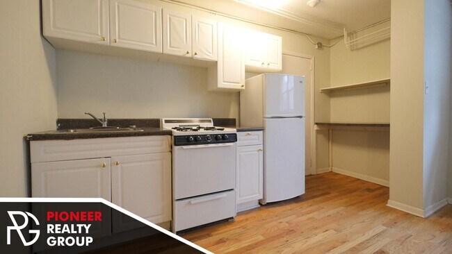 Photo - 654 W Cornelia Ave Unit 656-22