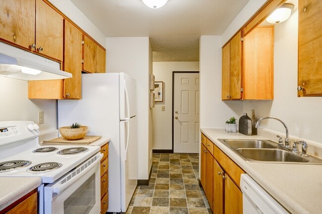 Photo - Spacious and immaculate one bedroom! Heat ... Unit 28